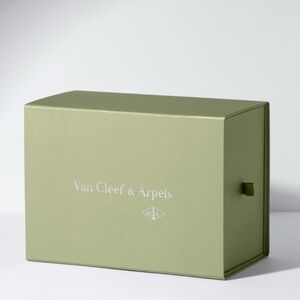 VAN CLEEF & ARPELS GIFT BOX LARGE
